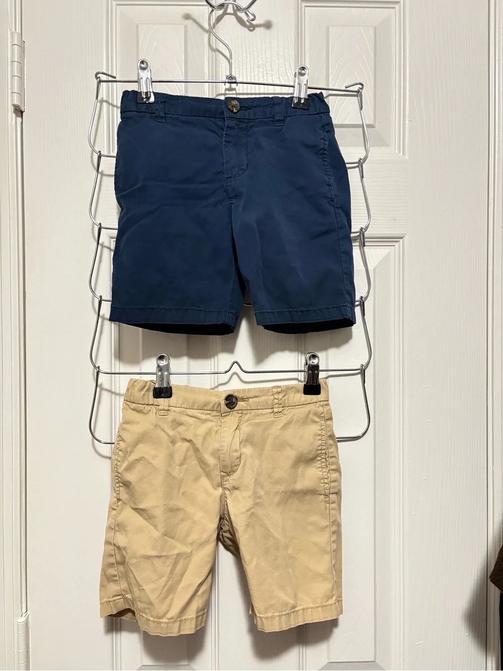 Pre-owned H&M Boys 2‑Piece Chino Shorts Set, color Beige & Navy/ Size: 4